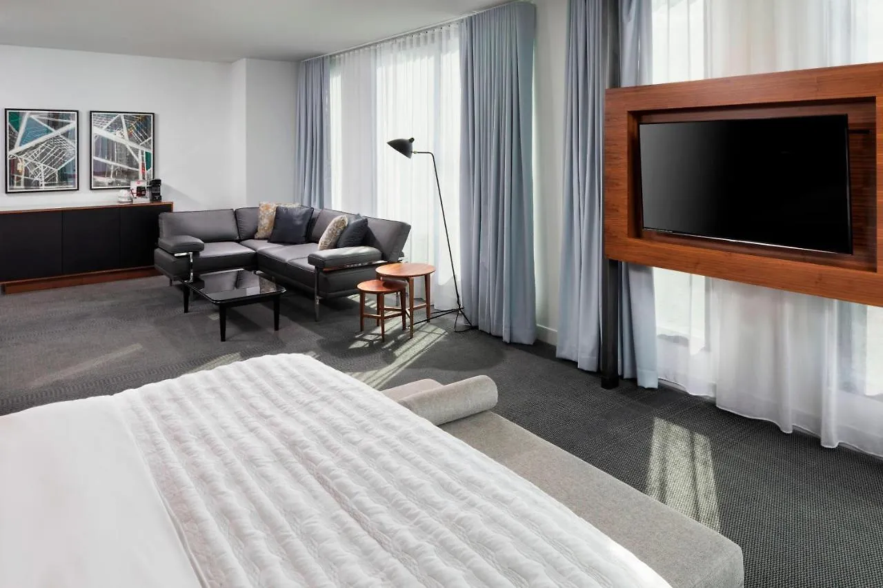 Le Meridien Columbus, The Joseph